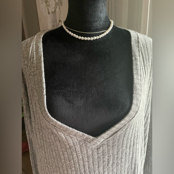 Pink Victorias Secret Womens Tee Shirt Top Size Large Gray V-neck - Picture 2 of 7